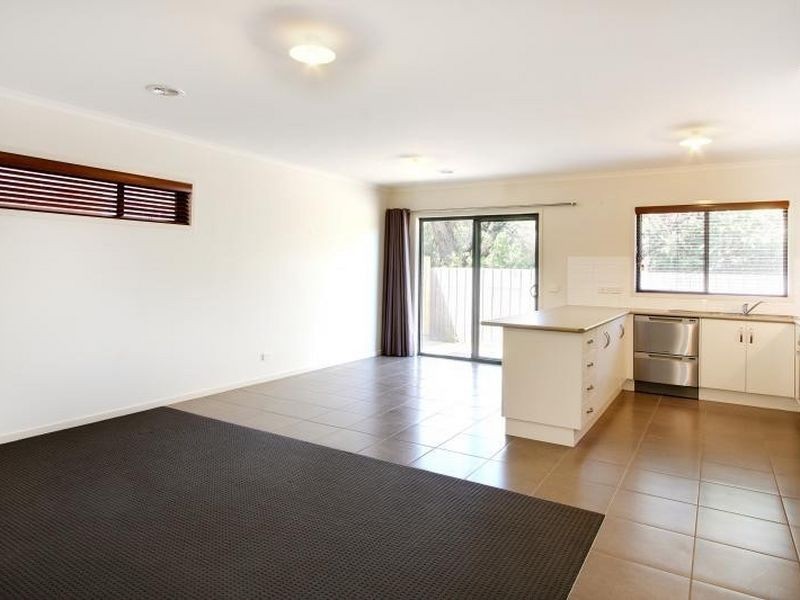 8/60 Green Island Avenue, Mount Martha VIC 3934