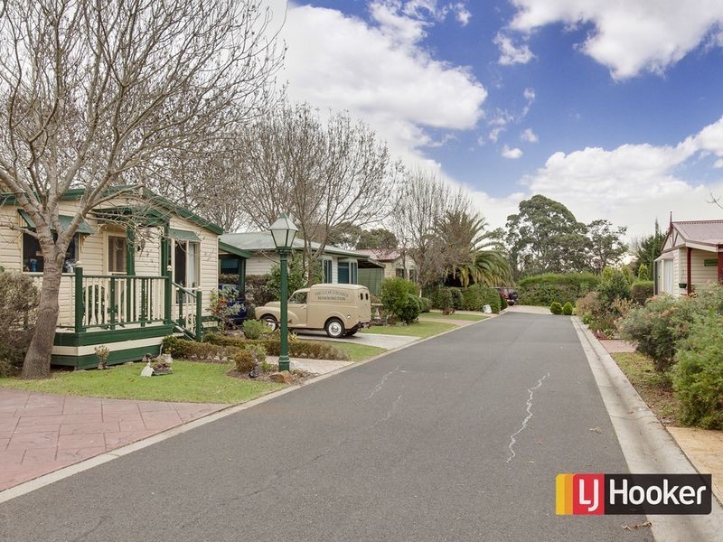 141/98 Bungower Road, Mornington VIC 3931