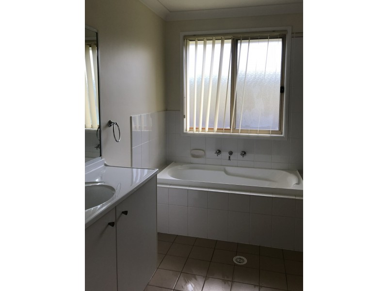 8 Hubbard Avenue, Horsley NSW 2530