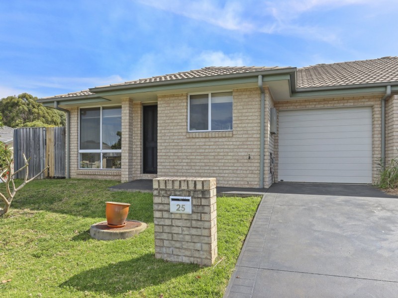25 Flame Tree Circuit, Woonona NSW 2517