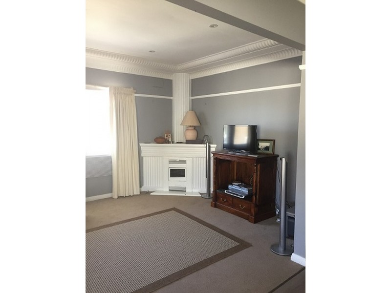 8 Pines Parade, Gymea NSW 2227