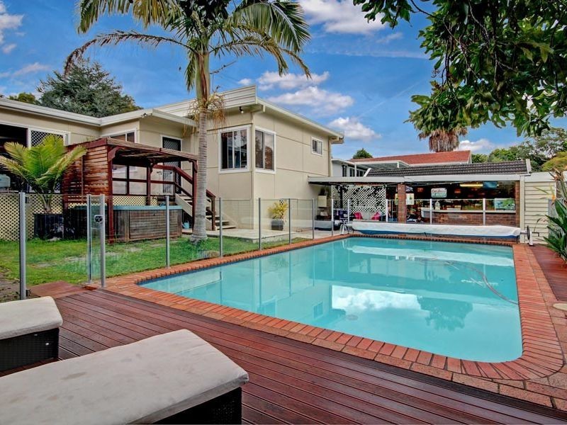 27 Leonay St, Sutherland NSW 2232