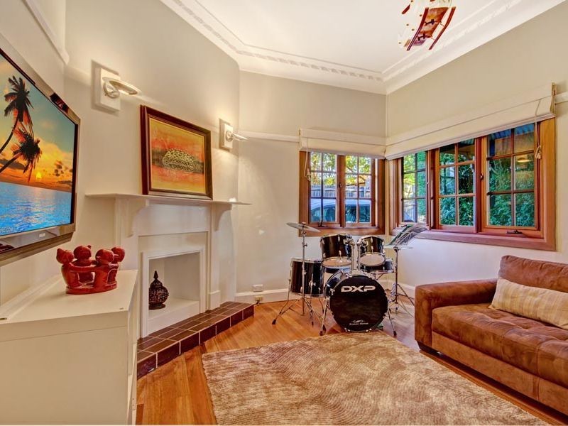 10 Milburn Rd, Gymea NSW 2227