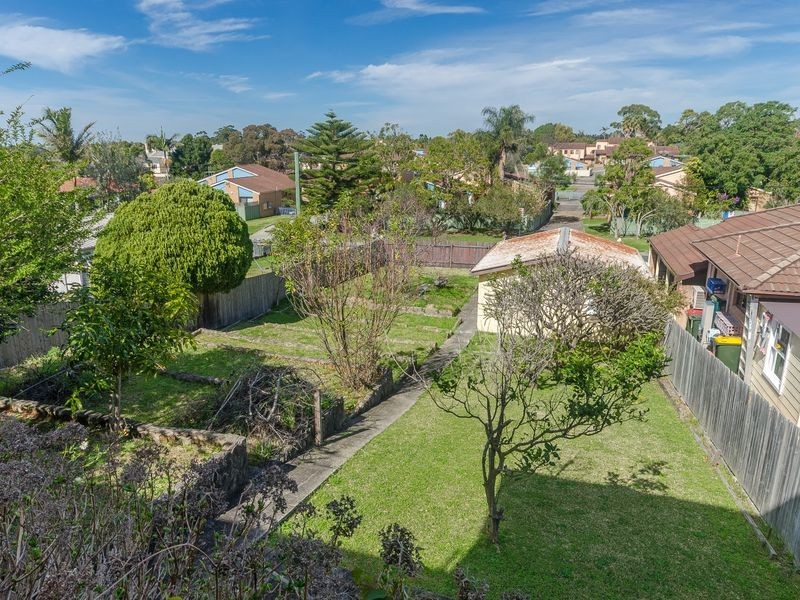 18 Hillcrest Avenue, Woonona NSW 2517