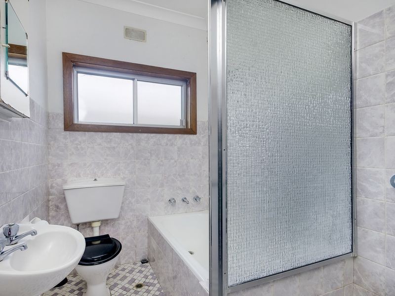 18 Hillcrest Avenue, Woonona NSW 2517