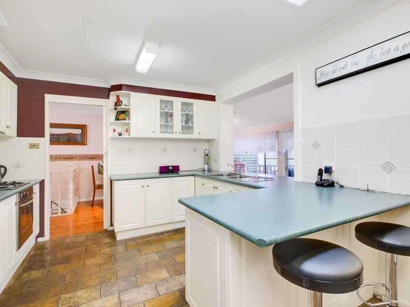 18 Loch Caron Avenue, Farmborough Heights NSW 2526