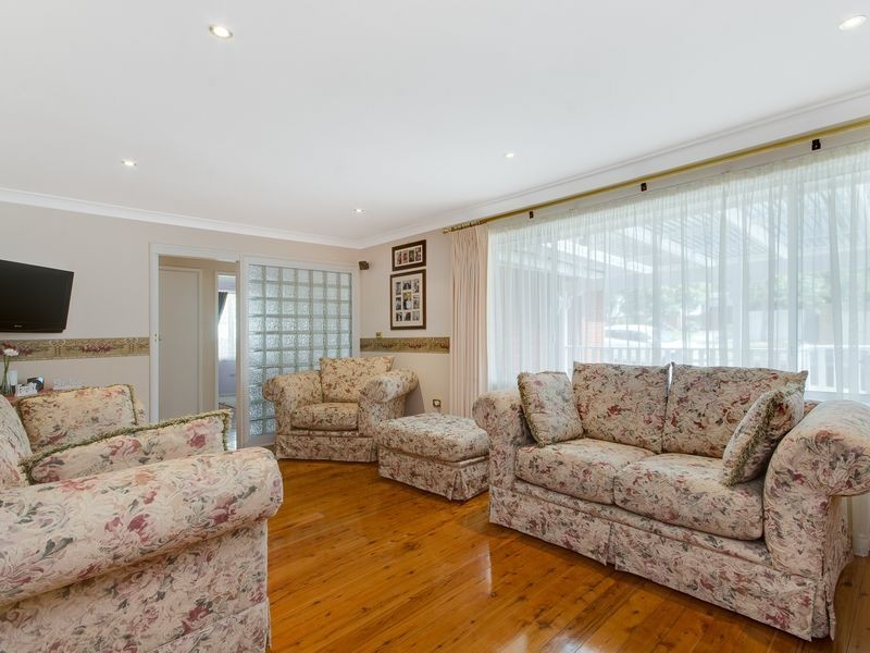 18 Loch Caron Avenue, Farmborough Heights NSW 2526