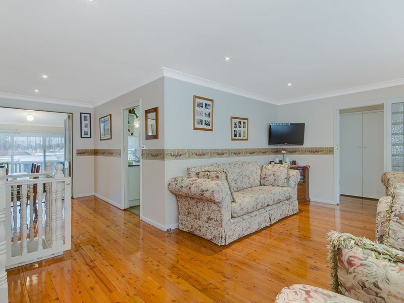 18 Loch Caron Avenue, Farmborough Heights NSW 2526