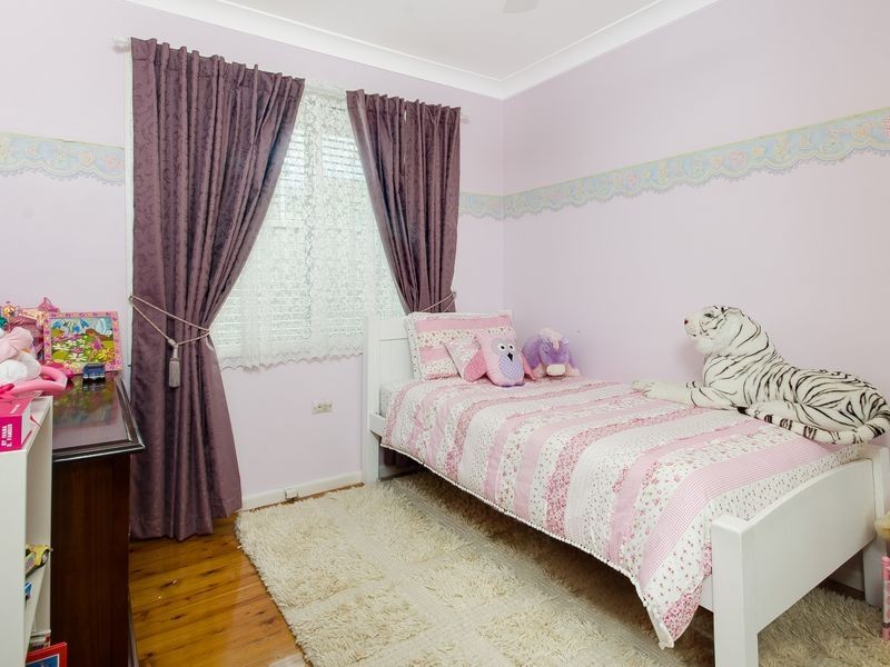 18 Loch Caron Avenue, Farmborough Heights NSW 2526