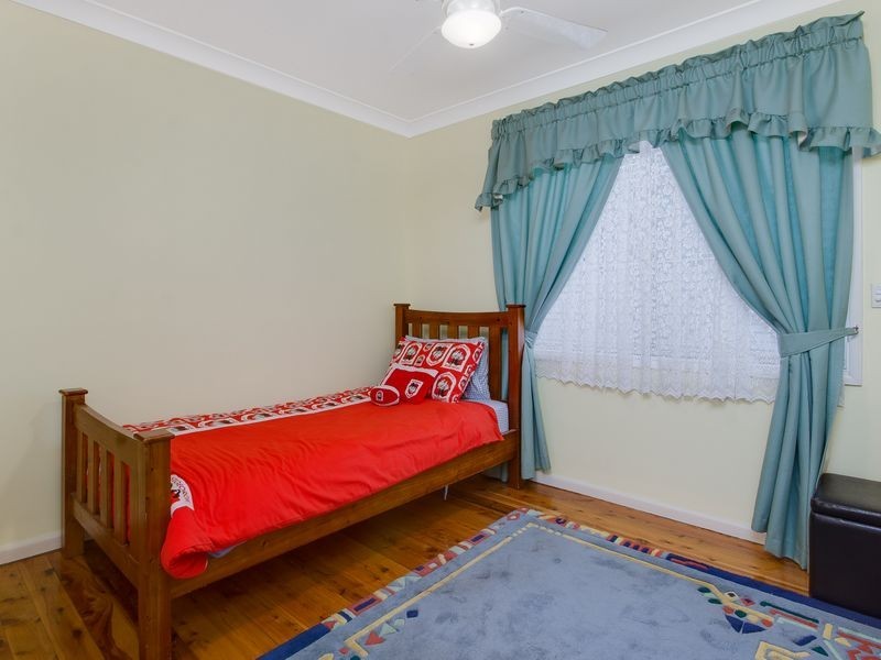 18 Loch Caron Avenue, Farmborough Heights NSW 2526