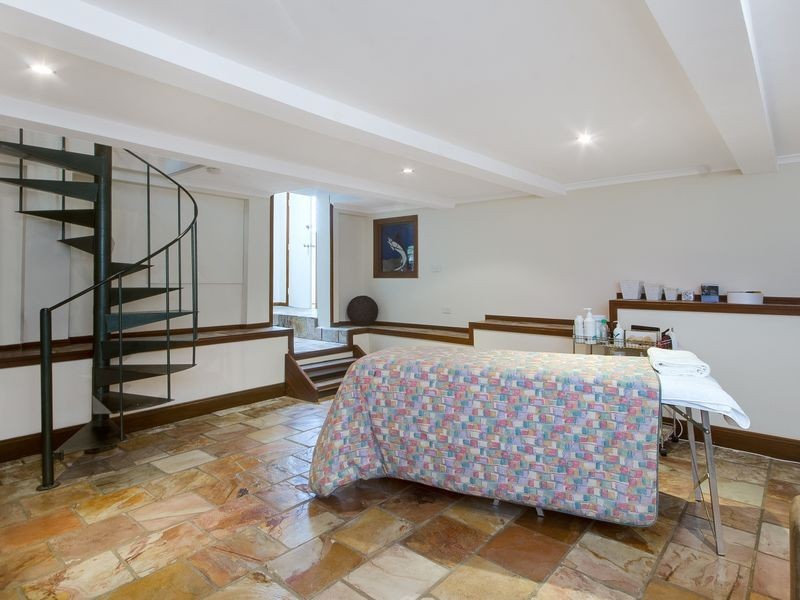 18 Loch Caron Avenue, Farmborough Heights NSW 2526