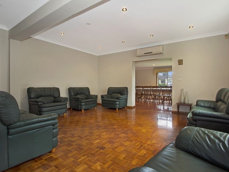 68 Cornelia Rd, Toongabbie NSW 2146