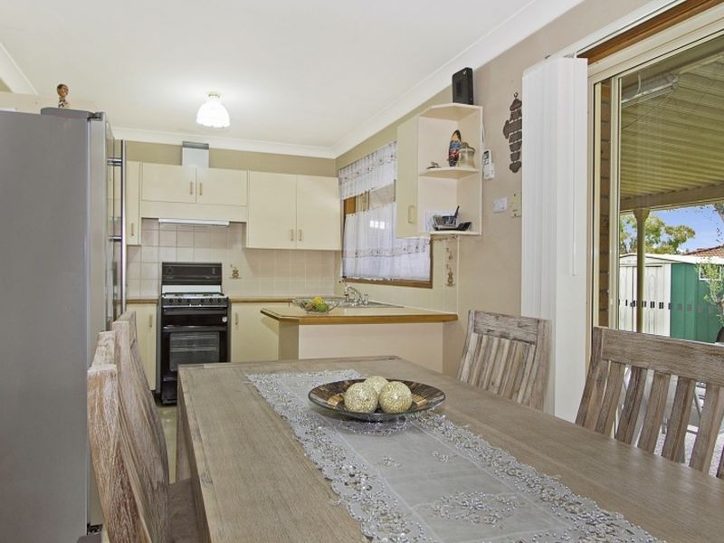 16 Bluff St, Green Valley NSW 2168