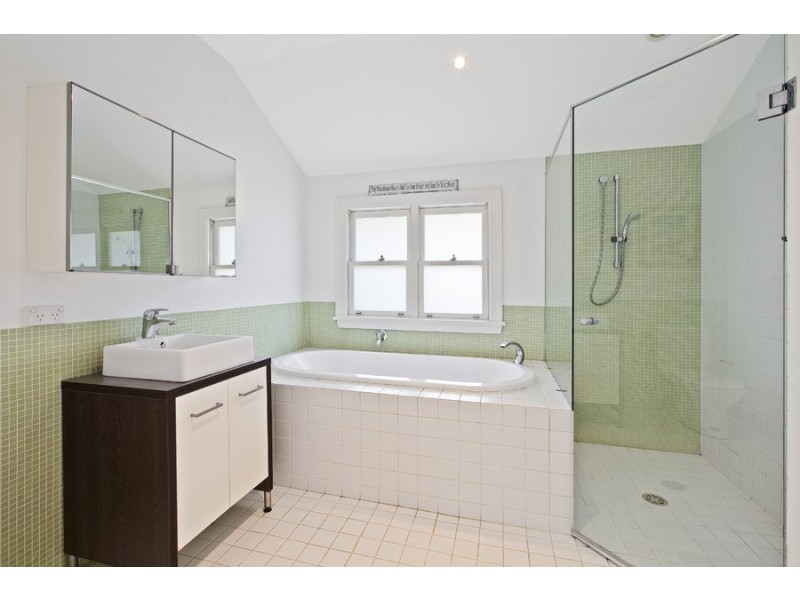 28 Rutland Avenue, Castlecrag NSW 2068