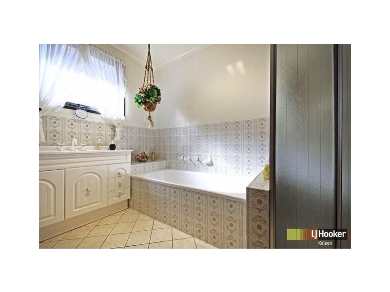 27 Mirrabucca Crescent, Giralang ACT 2617