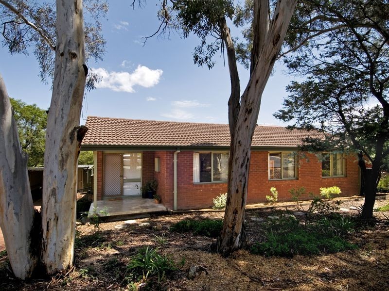 17 Lenehan Street, Giralang ACT 2617