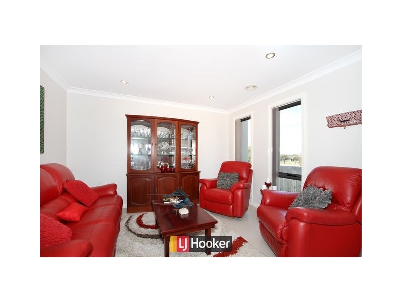 15 Lansdown Crescent, Casey ACT 2913