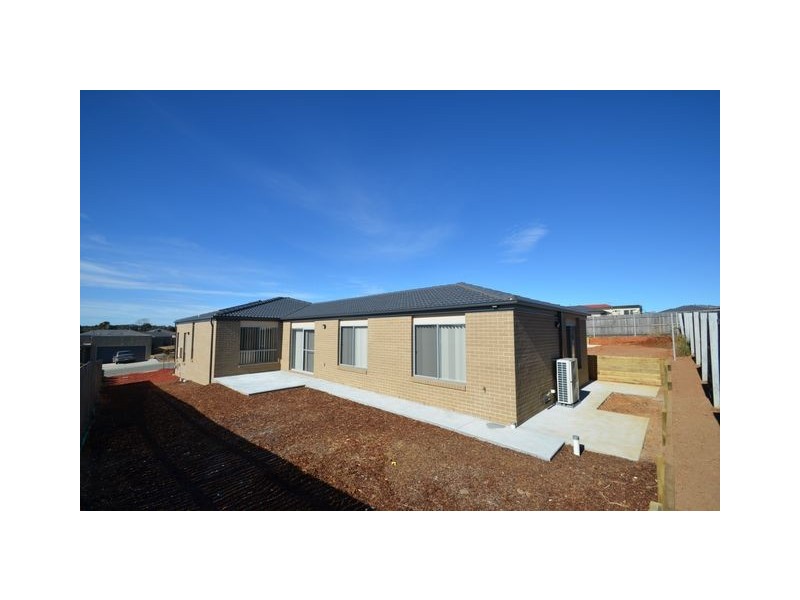 63 Bryan Hudson Street, Macgregor ACT 2615