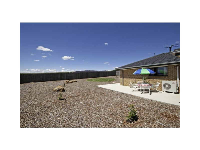 18 Nicholls Drive, Yass NSW 2582