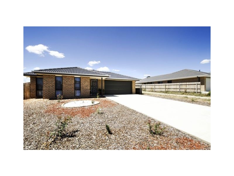 18 Nicholls Drive, Yass NSW 2582