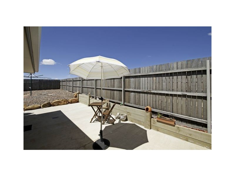 18 Nicholls Drive, Yass NSW 2582