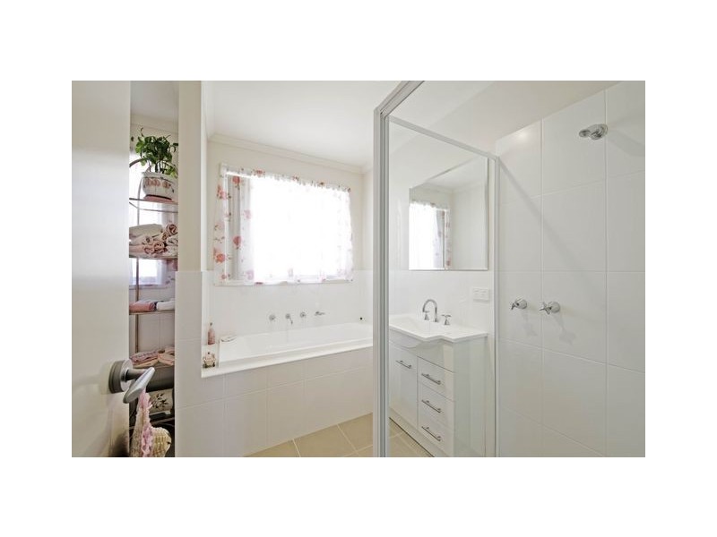 18 Nicholls Drive, Yass NSW 2582