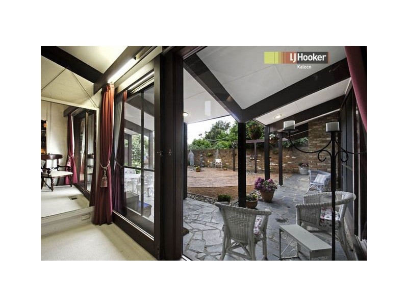 8 Mirning Crescent, Aranda ACT 2614