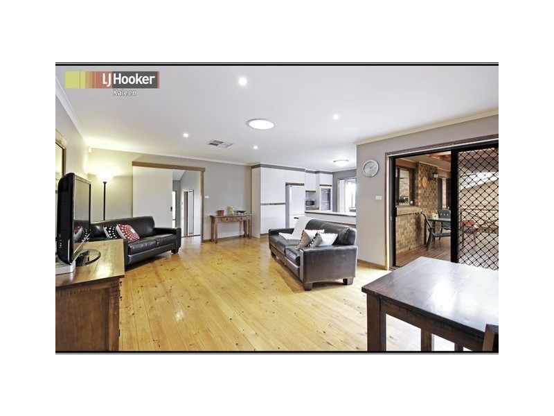 8 Nanson Place, Florey ACT 2615