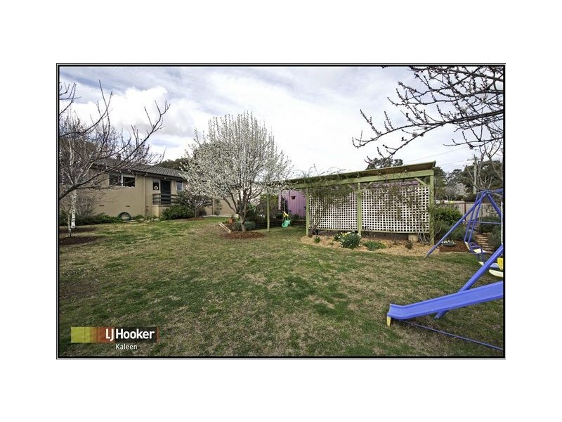 8 Kinalung Place, Giralang ACT 2617