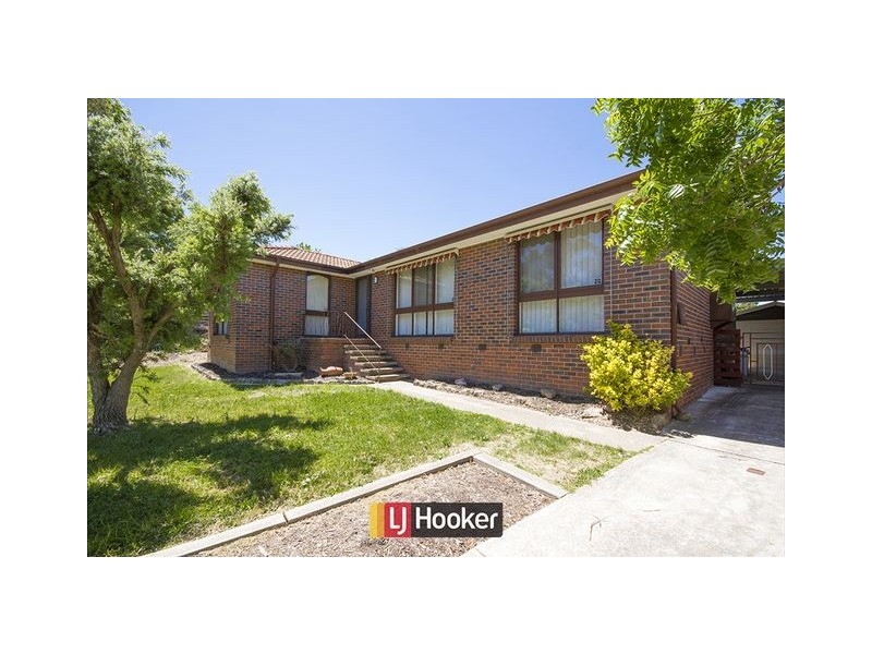 15 Standbridge Place, Spence ACT 2615