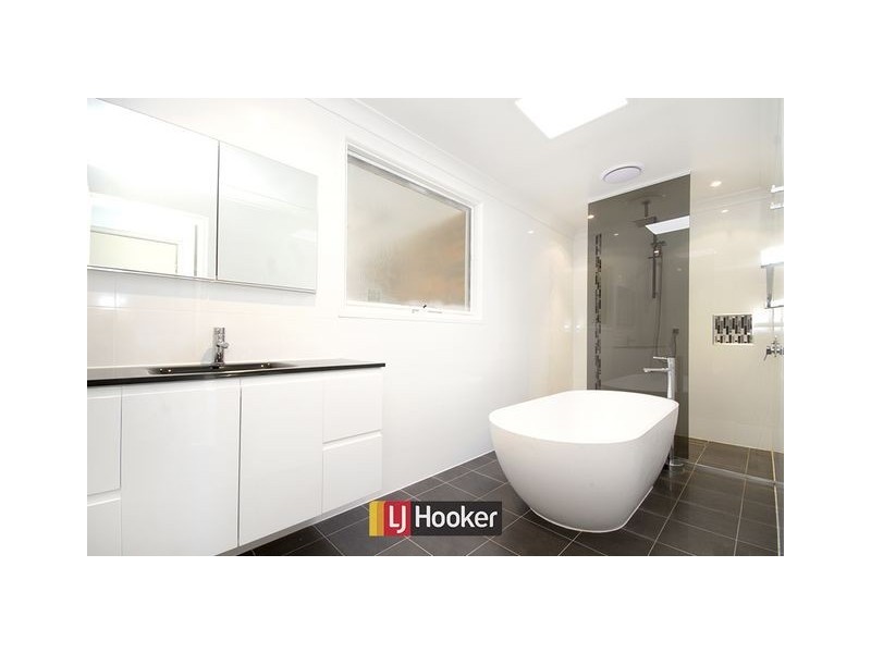 15 Standbridge Place, Spence ACT 2615