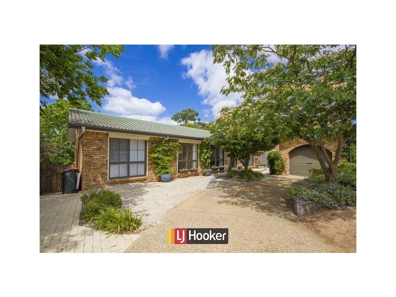 5 Hooke Place, Charnwood ACT 2615