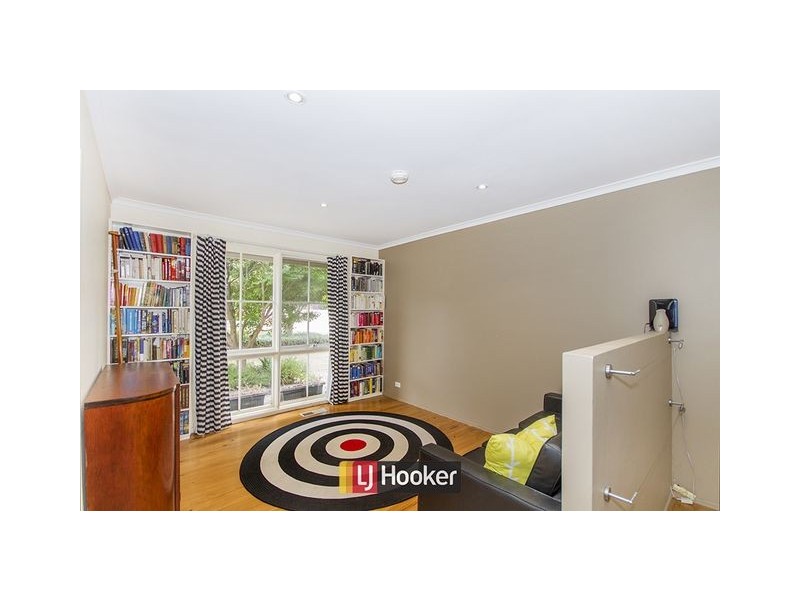 5 Hooke Place, Charnwood ACT 2615