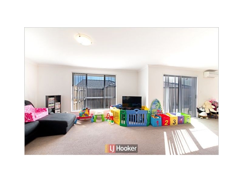 142 Macfarlane Burnet Avenue, Macgregor ACT 2615