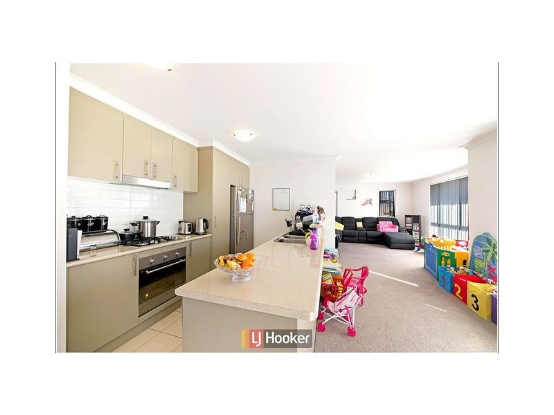 142 Macfarlane Burnet Avenue, Macgregor ACT 2615