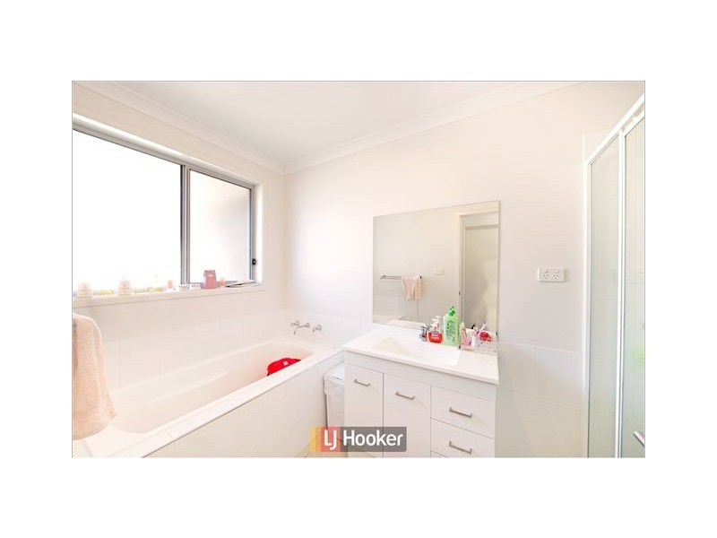 142 Macfarlane Burnet Avenue, Macgregor ACT 2615