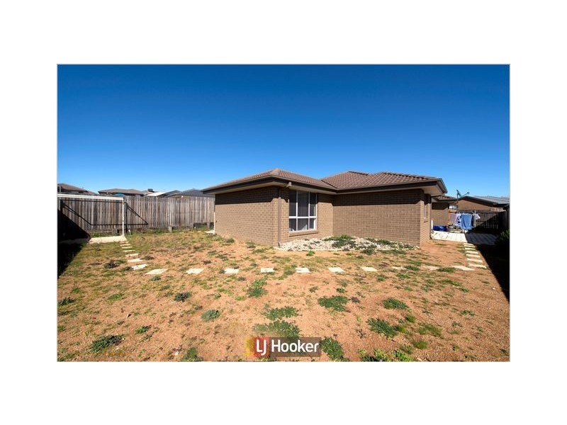 142 Macfarlane Burnet Avenue, Macgregor ACT 2615