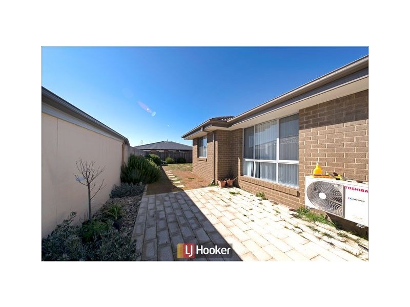 142 Macfarlane Burnet Avenue, Macgregor ACT 2615