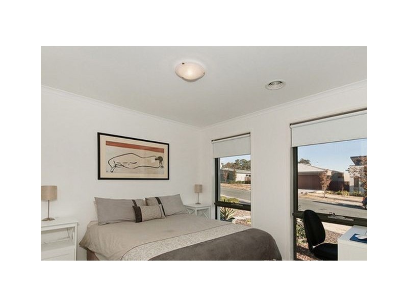 10 Rubeo Street, Forde ACT 2914