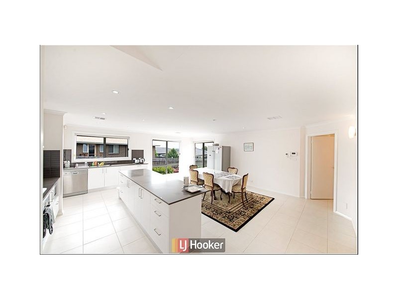 6 Winchester Street, Casey ACT 2913