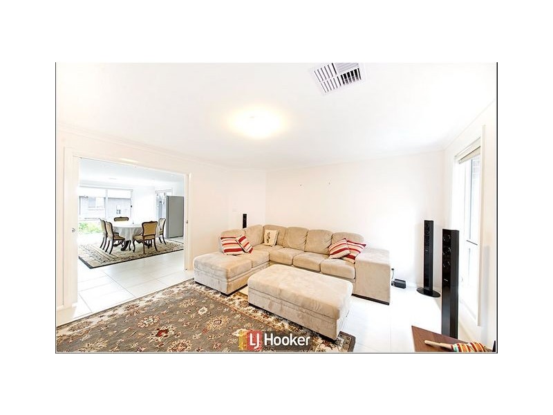 6 Winchester Street, Casey ACT 2913
