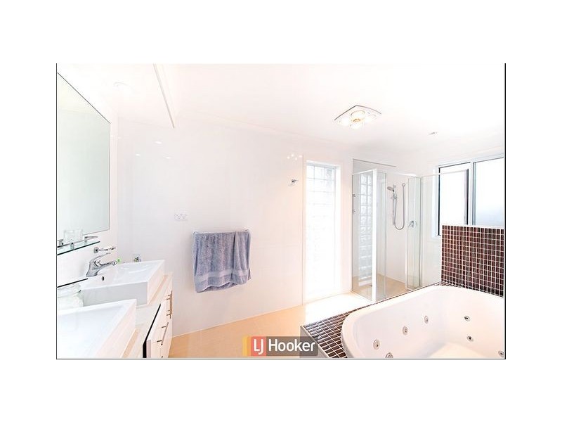 6 Winchester Street, Casey ACT 2913
