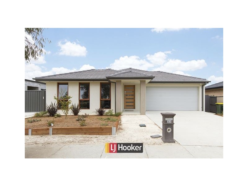 32 Macfarlane Burnett Avenue, Macgregor ACT 2615