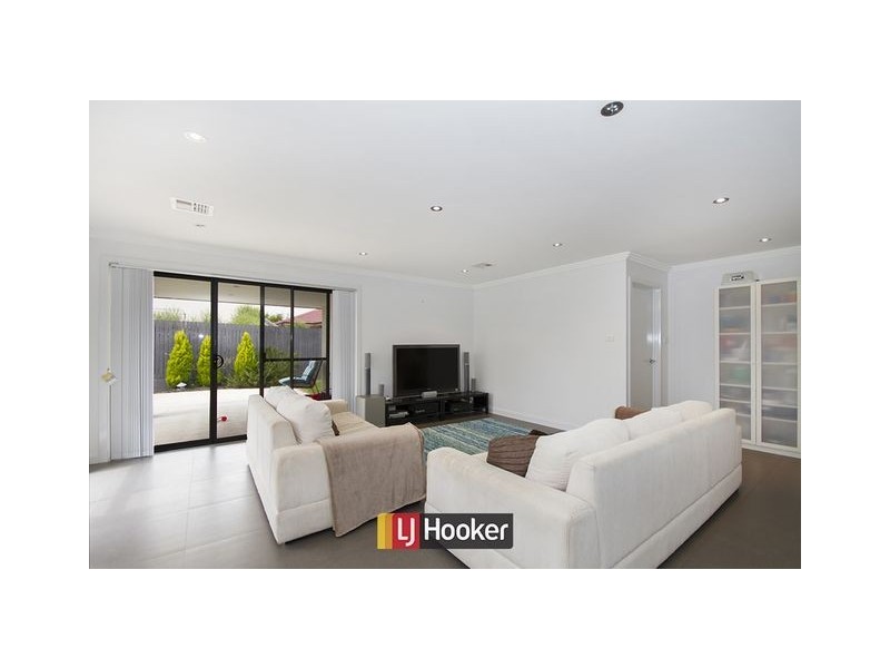 32 Macfarlane Burnett Avenue, Macgregor ACT 2615