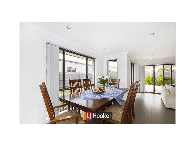 32 Macfarlane Burnett Avenue, Macgregor ACT 2615