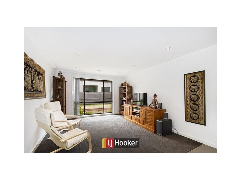 32 Macfarlane Burnett Avenue, Macgregor ACT 2615