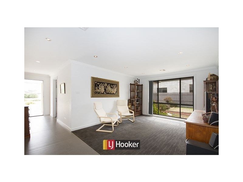 32 Macfarlane Burnett Avenue, Macgregor ACT 2615