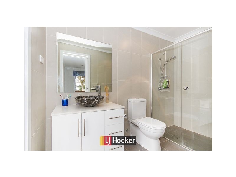 32 Macfarlane Burnett Avenue, Macgregor ACT 2615