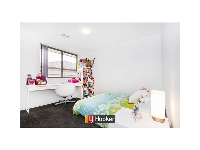 32 Macfarlane Burnett Avenue, Macgregor ACT 2615