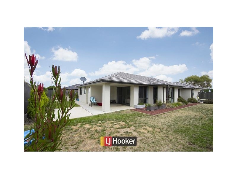 32 Macfarlane Burnett Avenue, Macgregor ACT 2615